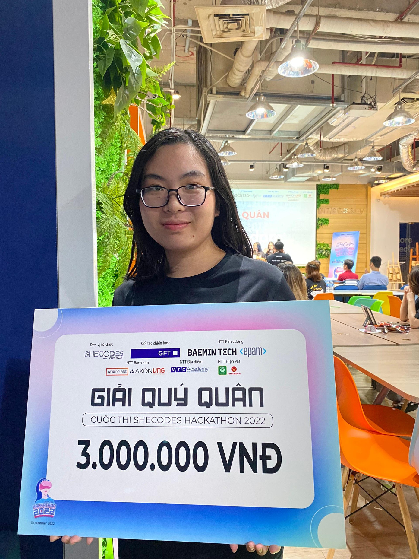 "Tại cuộc thi, mình được các cố vấn đến từ những công ty hàng đầu về công nghệ giúp đỡ xuyên suốt quá trình lập trình trong quá trình thi", Uyên chia sẻ. "Tại cuộc thi, mình được các cố vấn đến từ những công ty hàng đầu về công nghệ giúp đỡ xuyên suốt quá trình lập trình trong quá trình thi", Uyên chia sẻ.