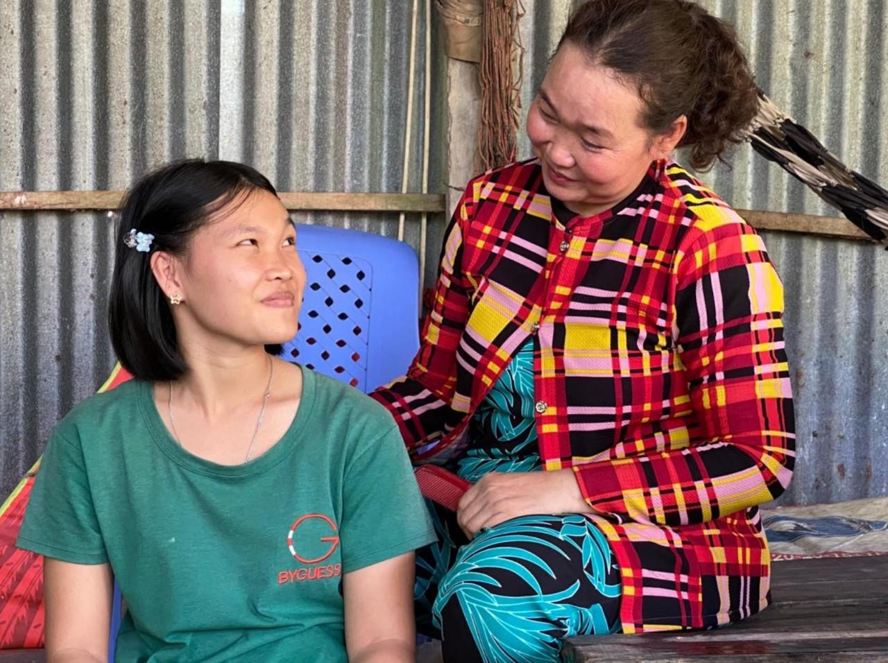 Lê Thị Ngọc Hân bị bại não suốt 20 năm – nhân vật sẽ nhận được hỗ trợ của chương trình. Lê Thị Ngọc Hân bị bại não suốt 20 năm – nhân vật sẽ nhận được hỗ trợ của chương trình.