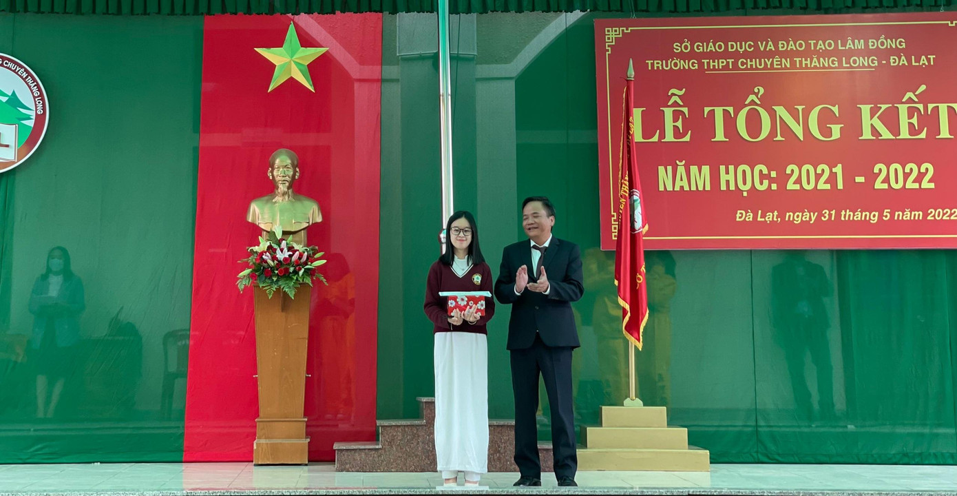 Tuyết Ngân luôn nỗ lực hết mình trong học tập và đạt được nhiều thành tích ấn tượng.