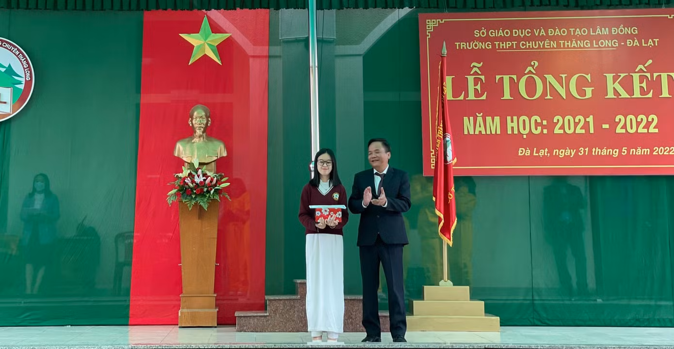 Tuyết Ngân luôn nỗ lực hết mình trong học tập và đạt được nhiều thành tích ấn tượng. Tuyết Ngân luôn nỗ lực hết mình trong học tập và đạt được nhiều thành tích ấn tượng.