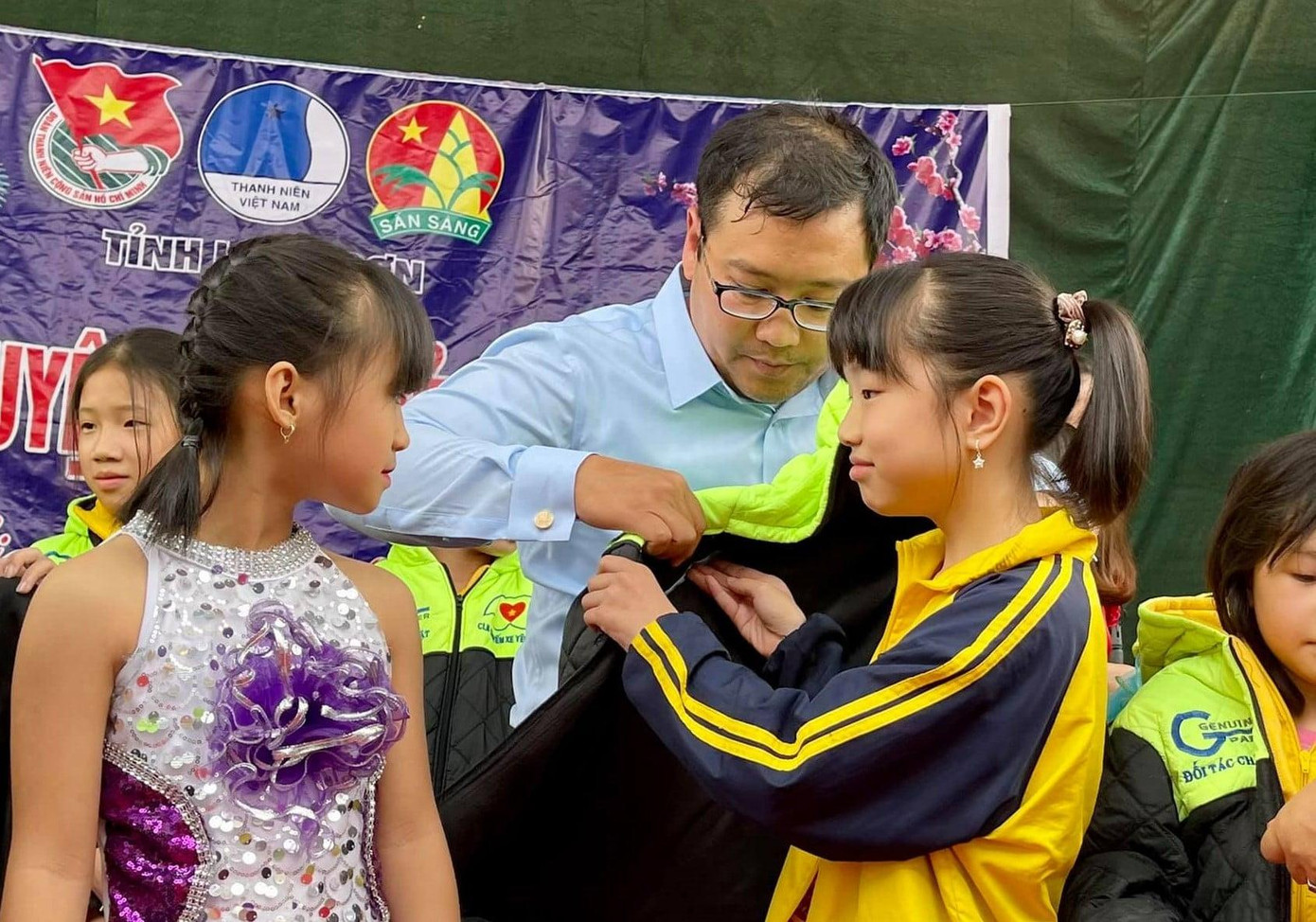 Chương trình nhằm hướng đến chăm lo cho các em nhỏ có hoàn cảnh khó khăn tại các xã vùng sâu, vùng xa. Chương trình nhằm hướng đến chăm lo cho các em nhỏ có hoàn cảnh khó khăn tại các xã vùng sâu, vùng xa.