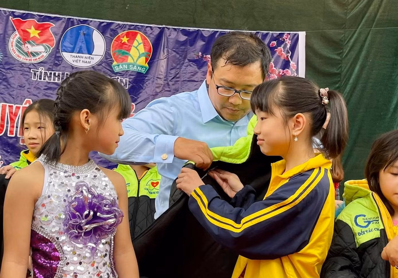 Chương trình nhằm hướng đến chăm lo cho các em nhỏ có hoàn cảnh khó khăn tại các xã vùng sâu, vùng xa. Chương trình nhằm hướng đến chăm lo cho các em nhỏ có hoàn cảnh khó khăn tại các xã vùng sâu, vùng xa.