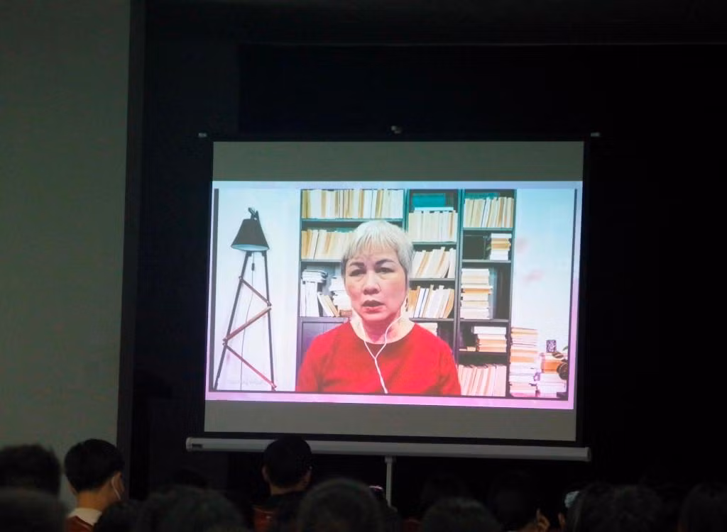 Mặc dù không thể góp mặt trực tiếp tại talkshow nhưng TS Khuất Thu Hồng vẫn mang tới cho người tham dự những thông điệp hữu ích.