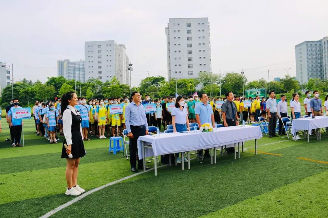 Đông đảo các bạn sinh viên tham gia Hội thao.