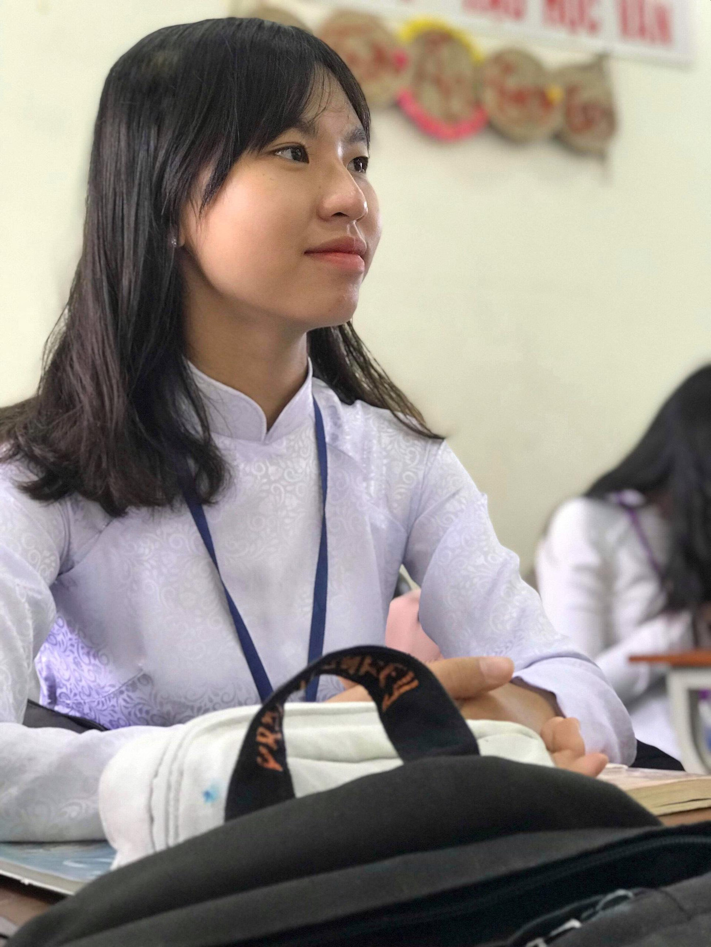 Nhờ những thành tích xuất sắc, Phương đã được nhận được học bổng "Odon Vallet". Nhờ những thành tích xuất sắc, Phương đã được nhận được học bổng "Odon Vallet".