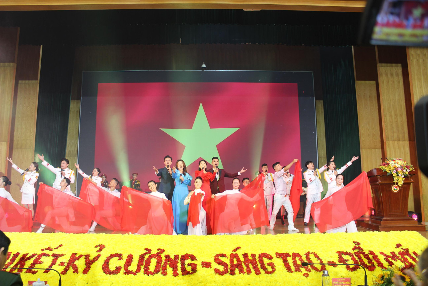 Tiết mục văn nghệ chào mừng Đại hội. Tiết mục văn nghệ chào mừng Đại hội.