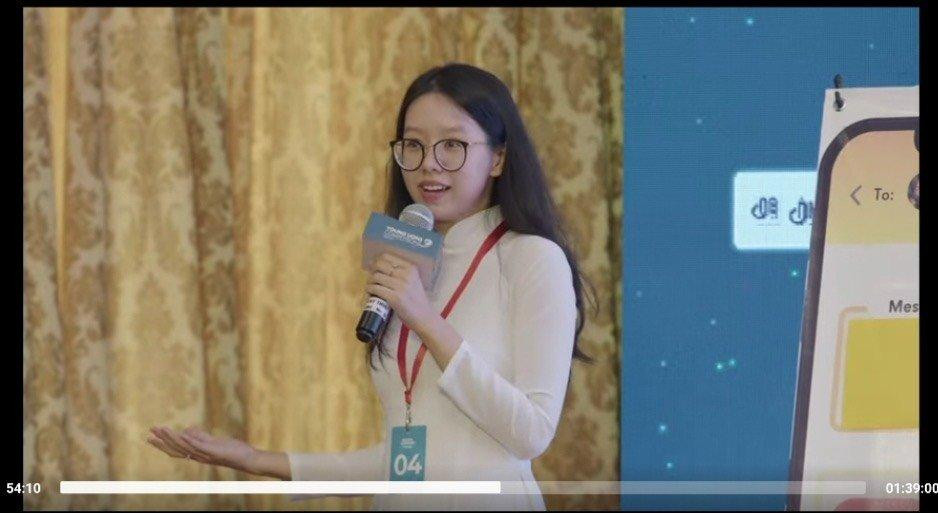 Nguyễn Ngọc Thảo Minh bảo vệ ý tưởng của mình trước Ban Giám khảo. Nguyễn Ngọc Thảo Minh bảo vệ ý tưởng của mình trước Ban Giám khảo.