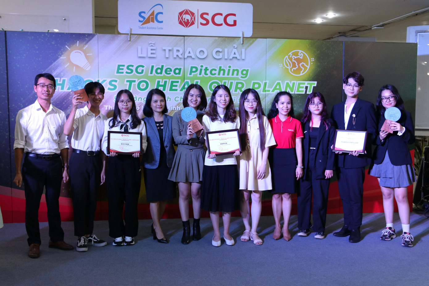 Top 3 các nhóm dự án nhận giải tại cuộc thi. Top 3 các nhóm dự án nhận giải tại cuộc thi.