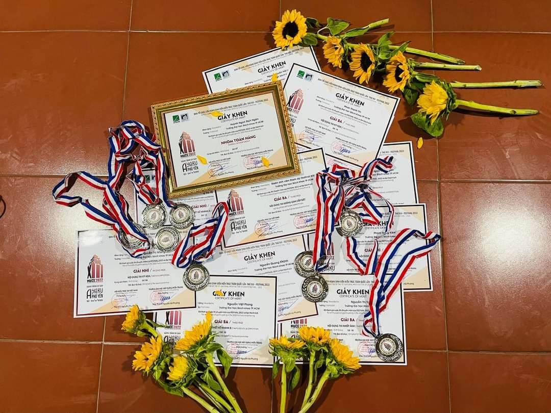 Những giải thưởng mà đội thi trường ĐH Bách khoa (ĐHQG TP. HCM) giành được tại Festival Kiến trúc toàn quốc 2022. Những giải thưởng mà đội thi trường ĐH Bách khoa (ĐHQG TP. HCM) giành được tại Festival Kiến trúc toàn quốc 2022.