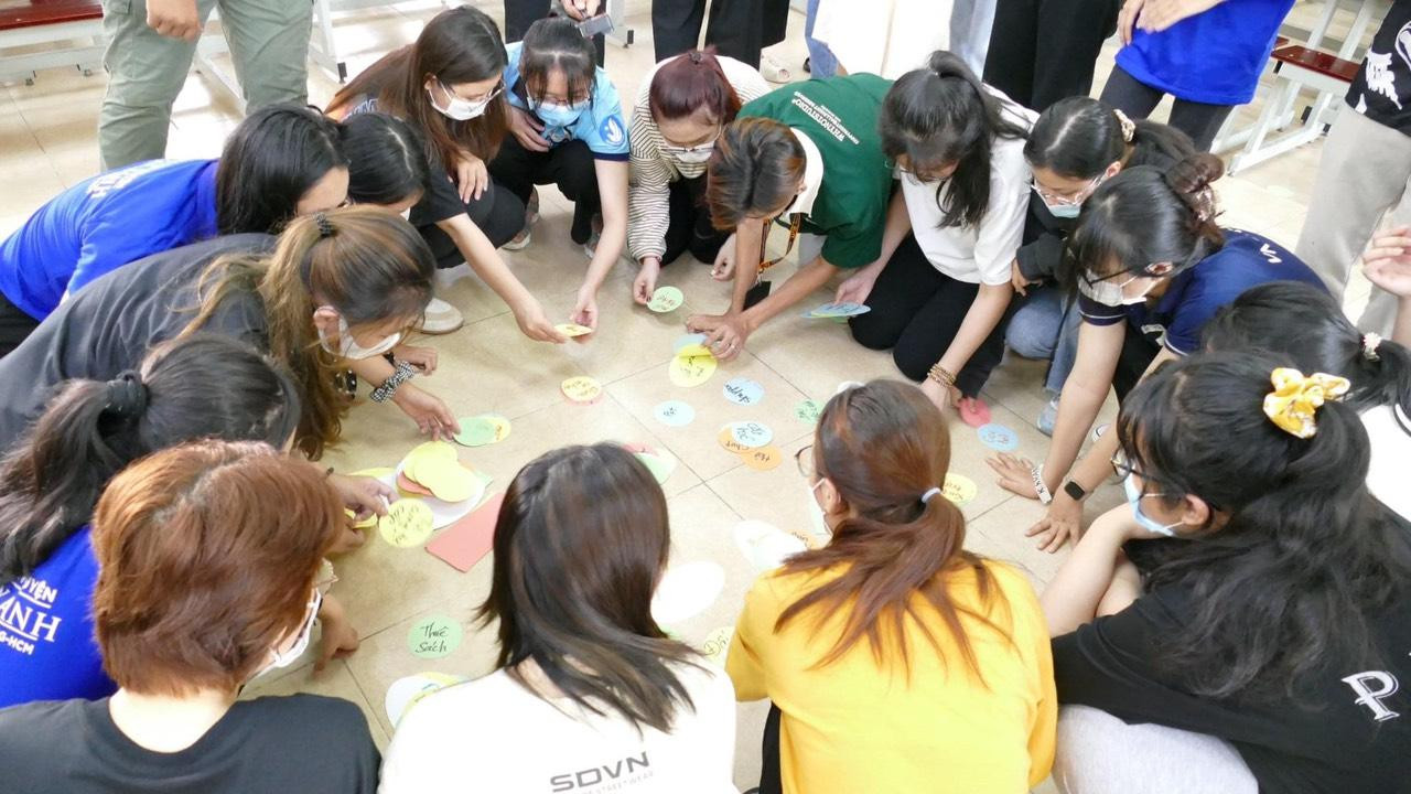 Buổi tập huấn kỹ năng của đội hình Chuyên Văn minh Học đường.