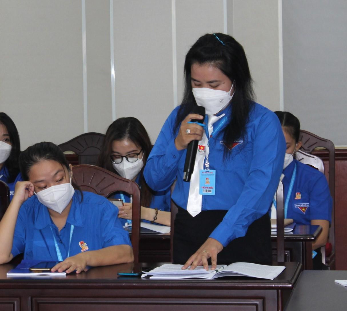 Chị Trần Thị Kim Lĩnh (đại biểu Huyện Đoàn Hàm Thuận Bắc) trình bày tham luận tại diễn đàn. (Ảnh: Hà Chi) Chị Trần Thị Kim Lĩnh (đại biểu Huyện Đoàn Hàm Thuận Bắc) trình bày tham luận tại diễn đàn. (Ảnh: Hà Chi)