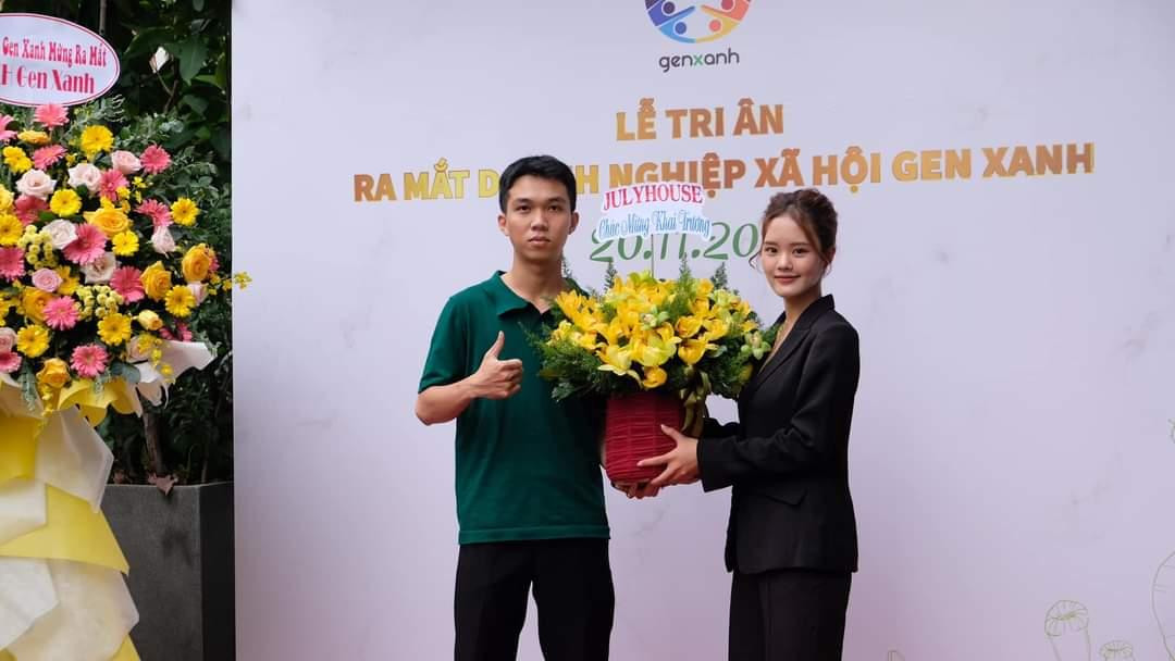 Đặng Thị Thơm trong ngày ra mắt doanh nghiệp xã hội "Gen Xanh" do cô sáng lập. Đặng Thị Thơm trong ngày ra mắt doanh nghiệp xã hội "Gen Xanh" do cô sáng lập.