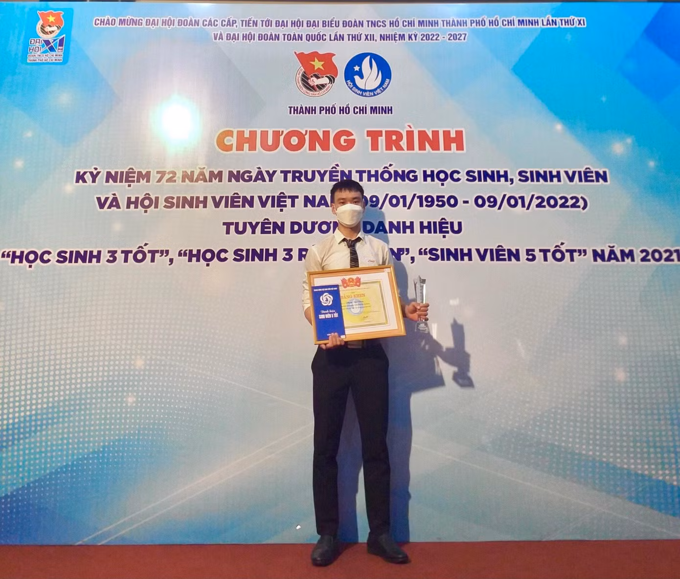 Đức Công nhận danh hiệu "Sinh viên 5 tốt" cấp Trung ương năm 2021.