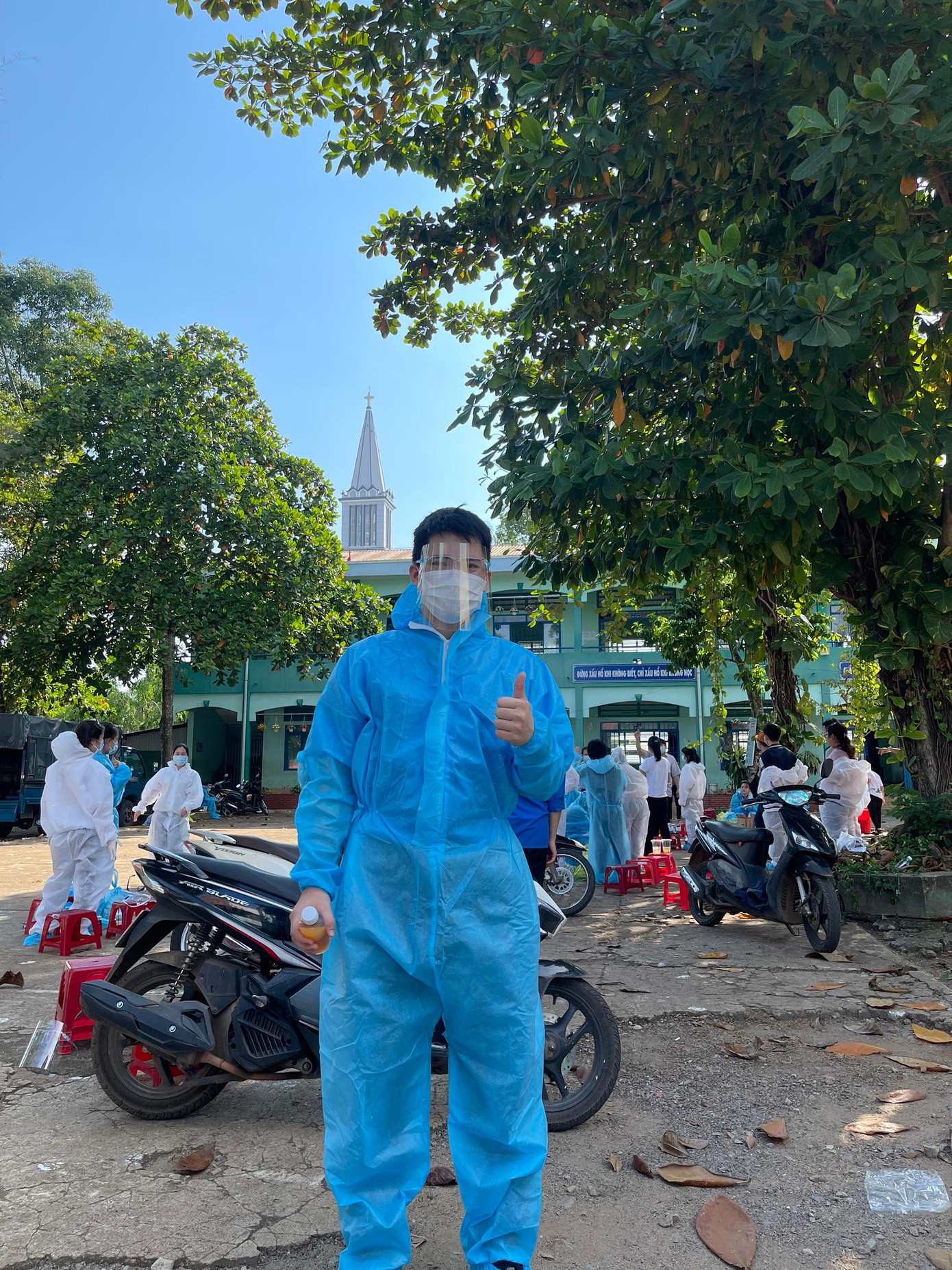 Thiên Phúc tham gia tuyến đầu chống dịch. Thiên Phúc tham gia tuyến đầu chống dịch.