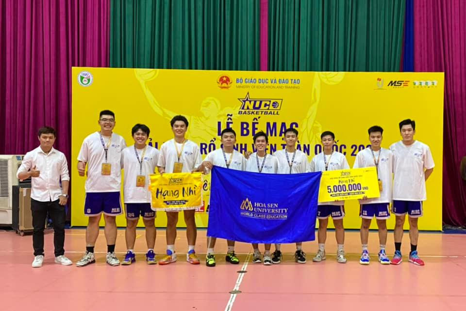 Đội tuyển nam bóng rổ trường ĐH Hoa Sen đã giành hạng Nhì khu vực miền Nam.