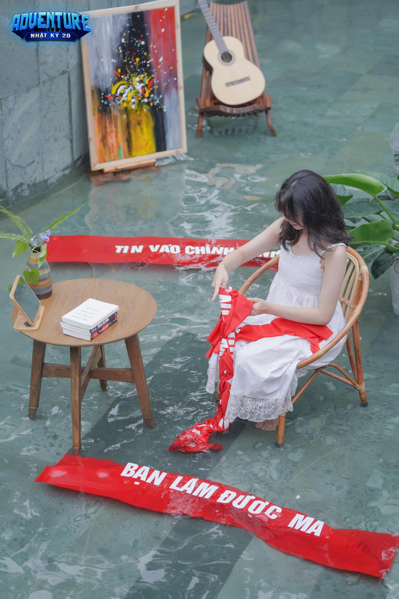 Cô gái kết những lời động viên thành sợi dây. Đây chính là “sợi dây” động lực có thể đưa cô ấy ra khỏi vùng an toàn.