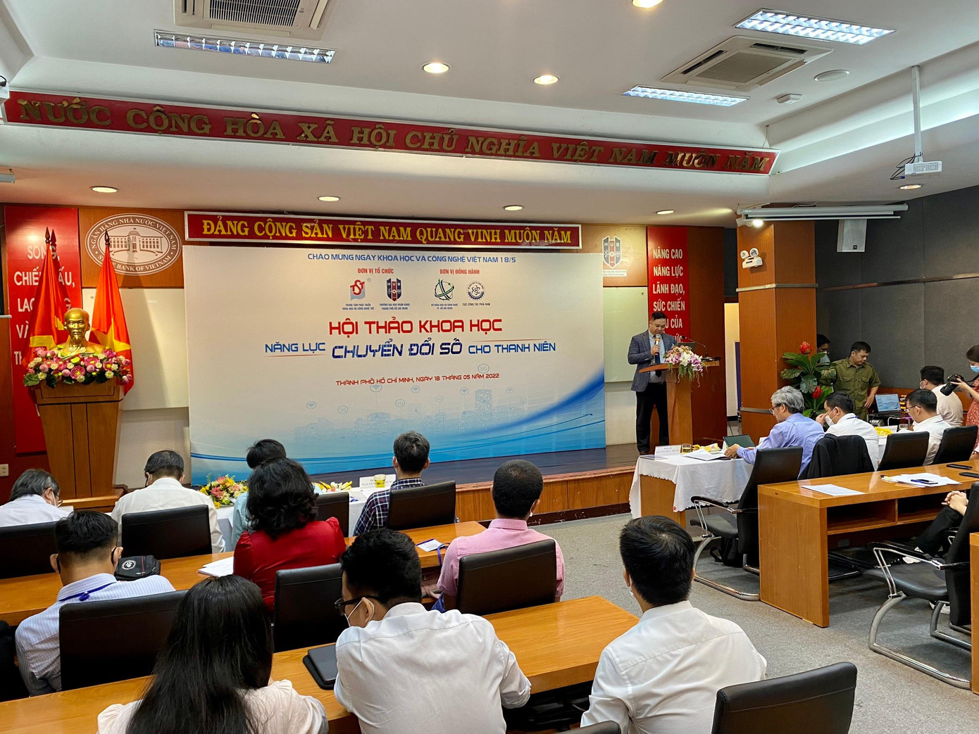 Hội thảo thu hút nhiều nhà khoa học trẻ và sinh viên tham dự.