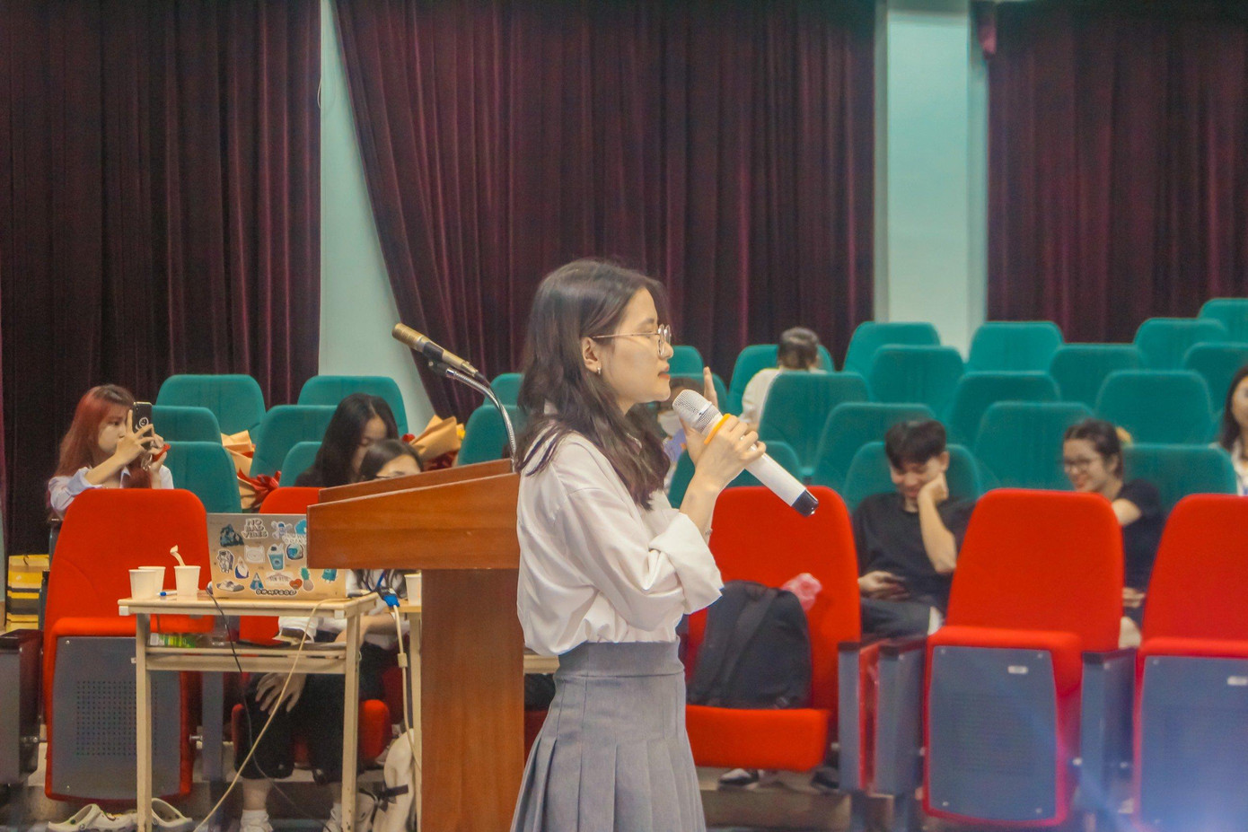 Trang Thư tận dụng kỳ nghỉ Hè để tham gia hoạt động xã hội. Trang Thư tận dụng kỳ nghỉ Hè để tham gia hoạt động xã hội.