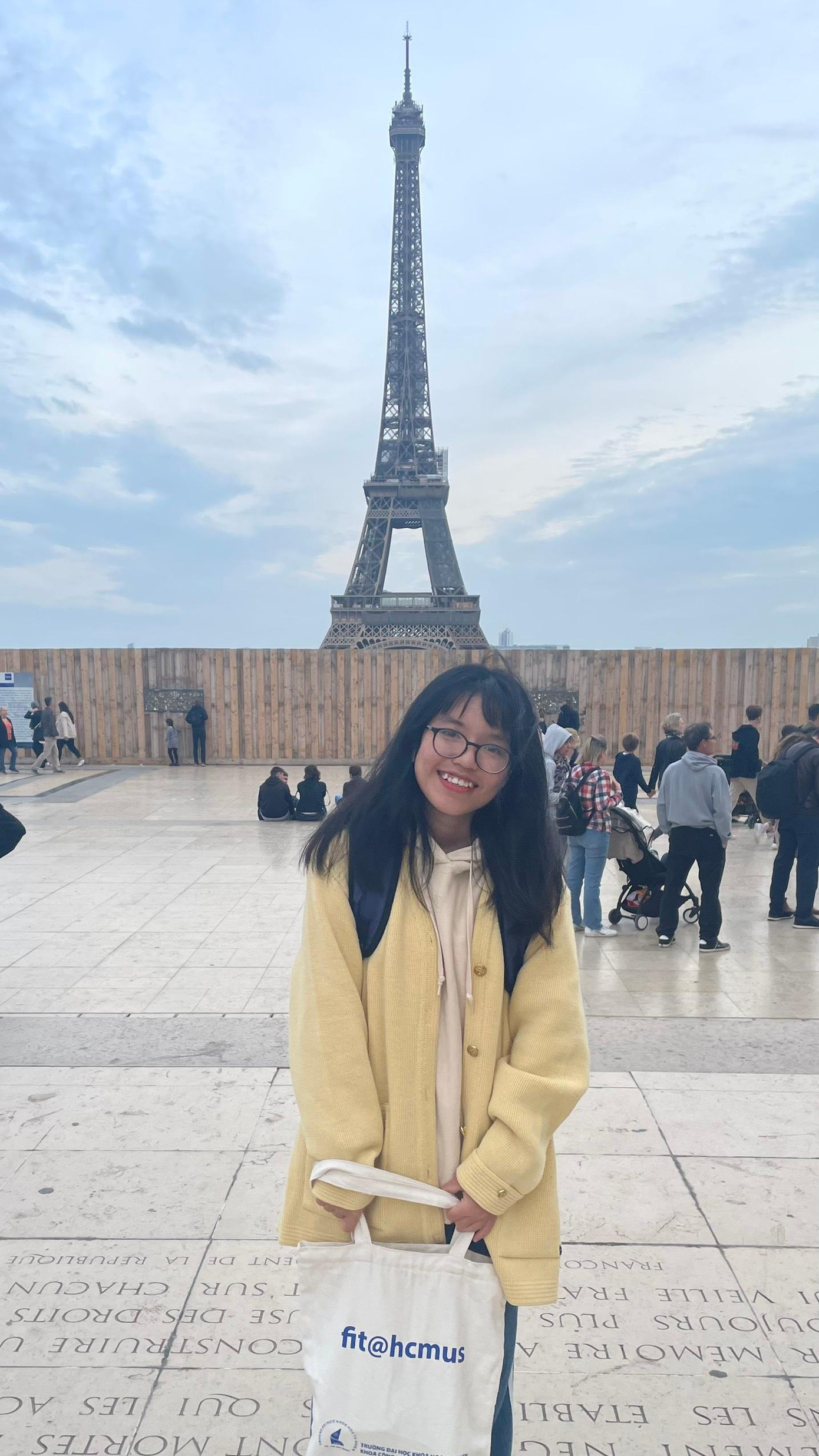 Mai Anh hạnh phúc với quyết định qua Pháp của mình. Mai Anh hạnh phúc với quyết định qua Pháp của mình.