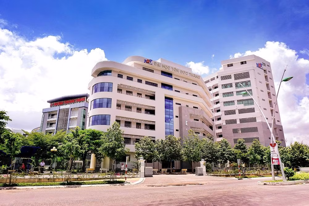 Việt Nam ngày càng có nhiều trường đại học nằm trong bảng xếp hạng thế giới trong việc thực hiện 17 mục tiêu phát triển bền vững của Liên Hợp Quốc. Việt Nam ngày càng có nhiều trường đại học nằm trong bảng xếp hạng thế giới trong việc thực hiện 17 mục tiêu phát triển bền vững của Liên Hợp Quốc.
