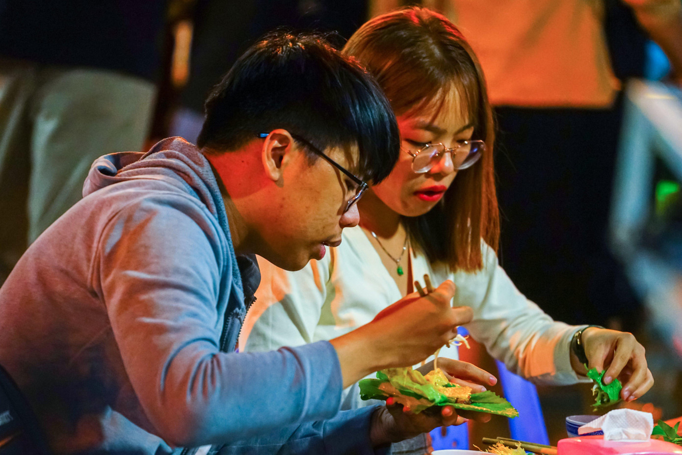 Lựa chọn cùng nhau ăn bánh xèo, bánh tráng trộn là những sự lựa chọn thu hút nhiều giới trẻ săn tìm chỗ để thưởng thức nhất. Lựa chọn cùng nhau ăn bánh xèo, bánh tráng trộn là những sự lựa chọn thu hút nhiều giới trẻ săn tìm chỗ để thưởng thức nhất.