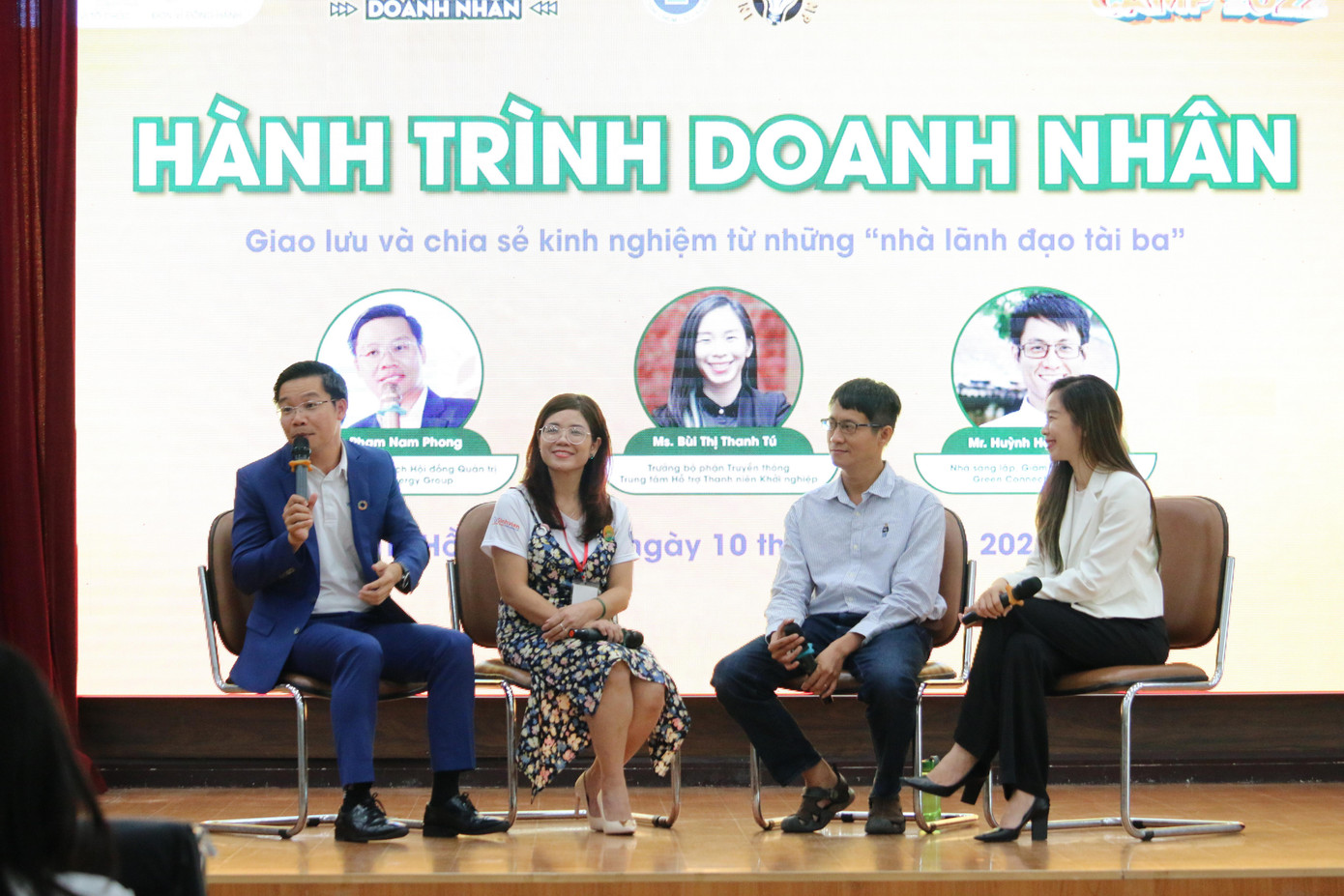 Các diễn giả chia sẻ tại chương trình. Các diễn giả chia sẻ tại chương trình.