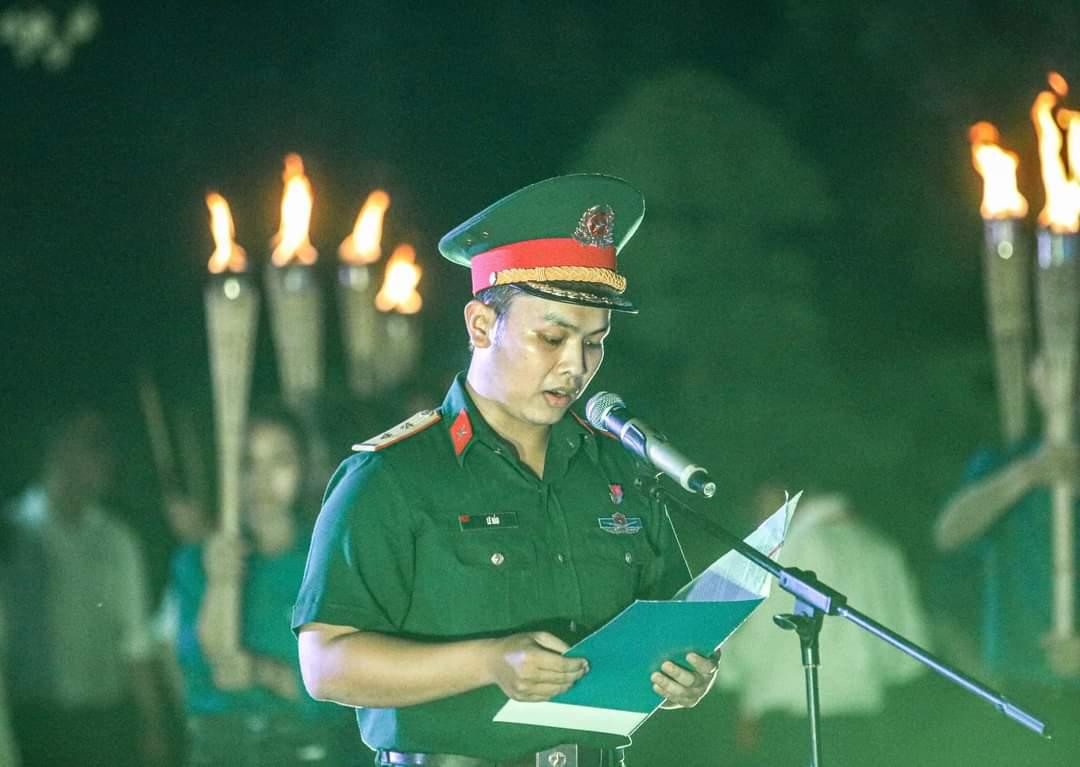 Trung úy Lê Hảo - Trợ lý Thanh niên, Bộ Tư lệnh TP. HCM phát biểu tại buổi lễ.