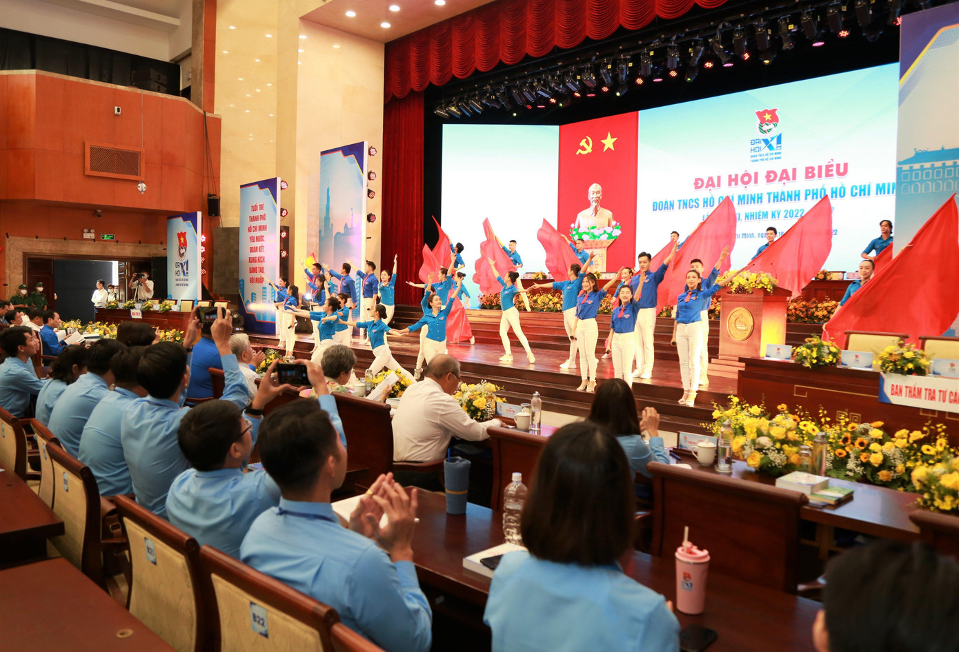 Một tiết mục văn nghệ chào mừng khai mạc đại hội. Một tiết mục văn nghệ chào mừng khai mạc đại hội.