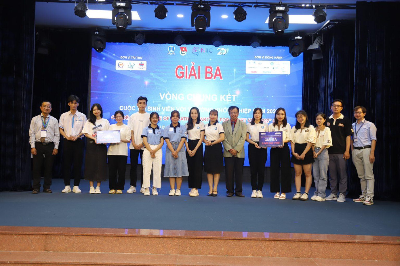 Ban Tổ chức cũng trao 3 giải giải Ba cho các dự án: "Vỏ trái cây – phân hữu cơ compost" của nhóm GOF – CSC8 (trường ĐH Nguyễn Tất Thành); dự án "Gel trị lành vết thương từ lá sống đời" của nhóm NOVA CARE (trường ĐH Công nghệ thông tin, ĐHQG TP. HCM); dự án "Phát triển sản phẩm kem bơ dừa HASE" của nhóm HASE ICE CREAM – CSC21 (trường ĐH Công nghiệp Thực phẩm).