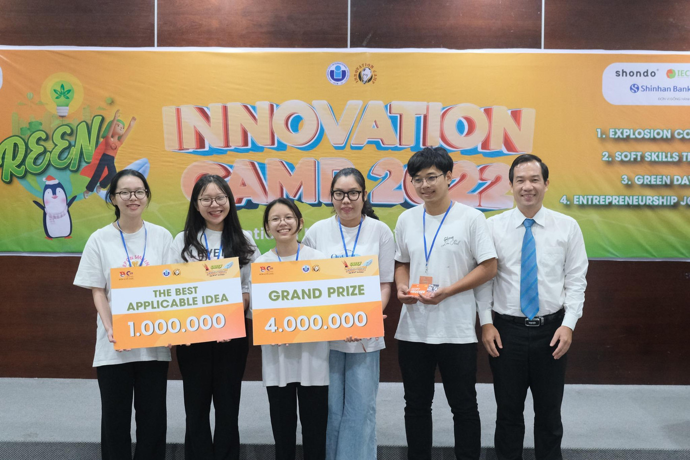 Dự án nhóm Mini Squads xuất sắc đoạt giải Đặc biệt chung cuộc và Giải đề tài có tính ứng dụng cao trong cuộc thi Explosion.