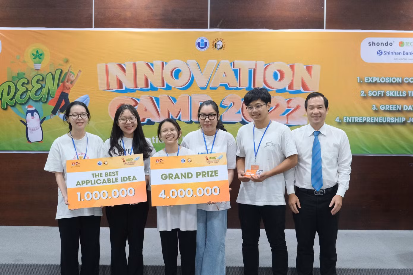 Dự án nhóm Mini Squads xuất sắc đoạt giải Đặc biệt chung cuộc và Giải đề tài có tính ứng dụng cao trong cuộc thi Explosion. Dự án nhóm Mini Squads xuất sắc đoạt giải Đặc biệt chung cuộc và Giải đề tài có tính ứng dụng cao trong cuộc thi Explosion.