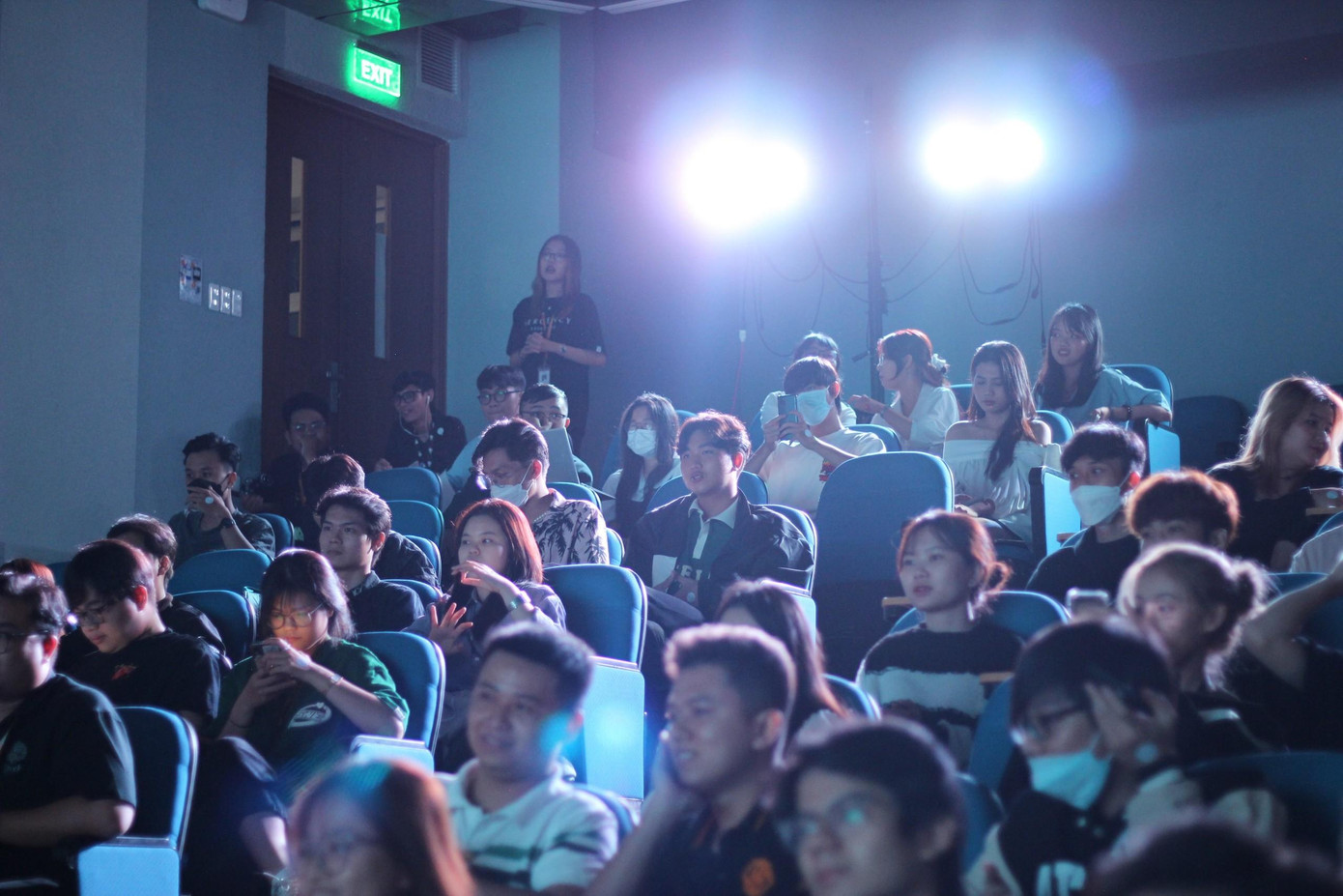 Sinh viên gây quỹ từ thiện qua đêm nhạc 'Mây' ảnh 1 Sinh viên gây quỹ từ thiện qua đêm nhạc 'Mây' ảnh 1