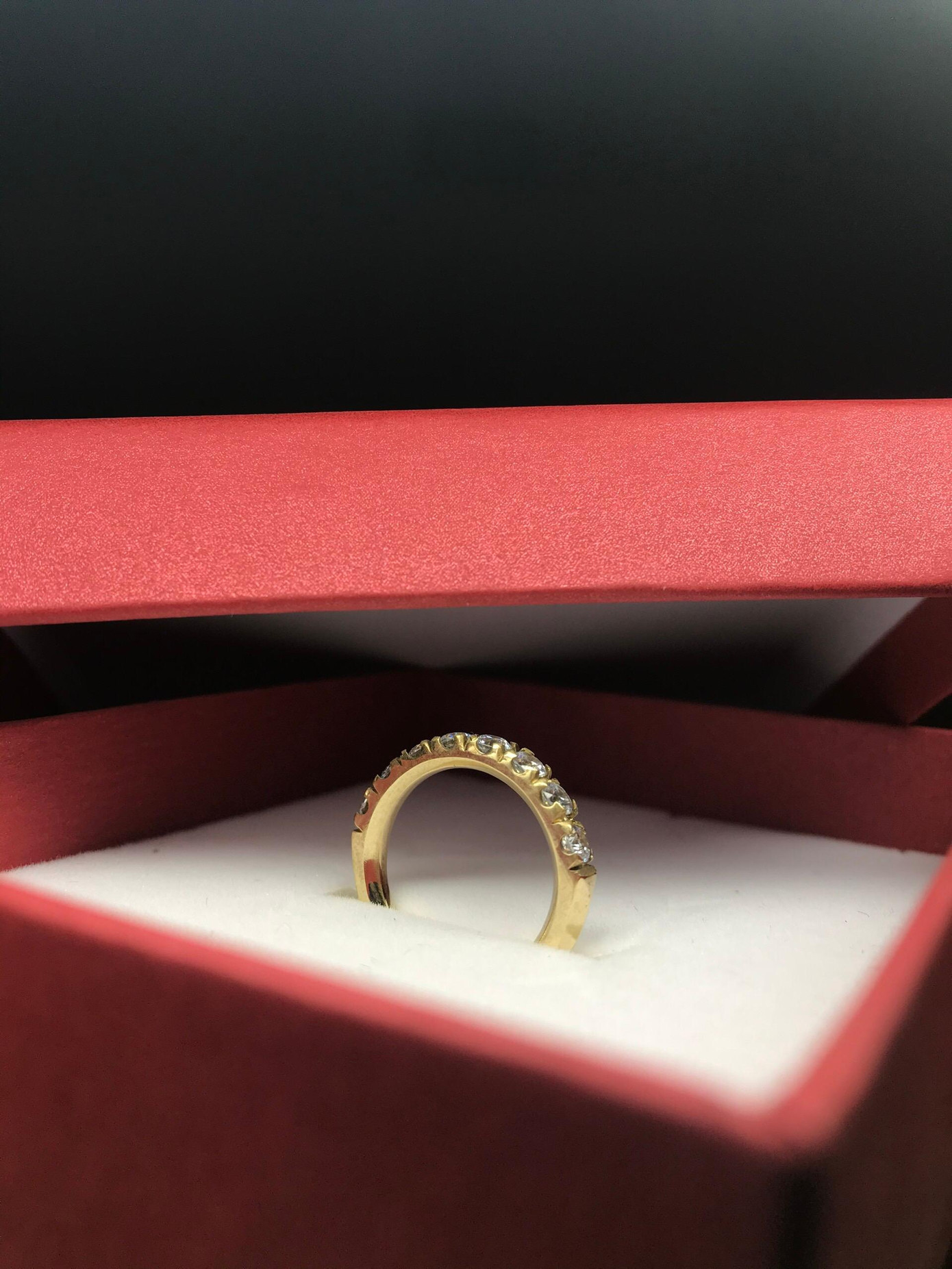 Một sản phẩm trang sức được tạo ra từ sự tỉ mỉ và sự chăm chút của Đạt.