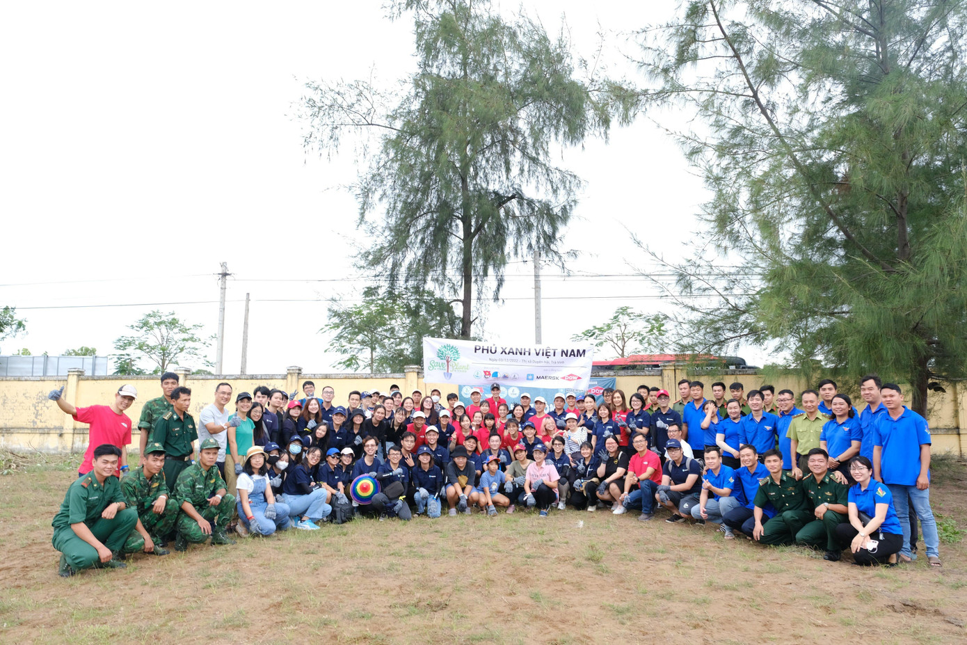 Rất đông bạn trẻ hưởng ứng chương trình. Rất đông bạn trẻ hưởng ứng chương trình.