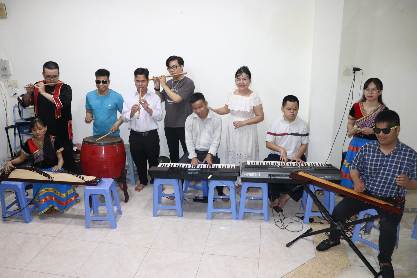 Một buổi tập luyện của nhóm “KT Band” tại nhà nghệ sĩ Vân Anh. (Ảnh: NVCC) Một buổi tập luyện của nhóm “KT Band” tại nhà nghệ sĩ Vân Anh. (Ảnh: NVCC)