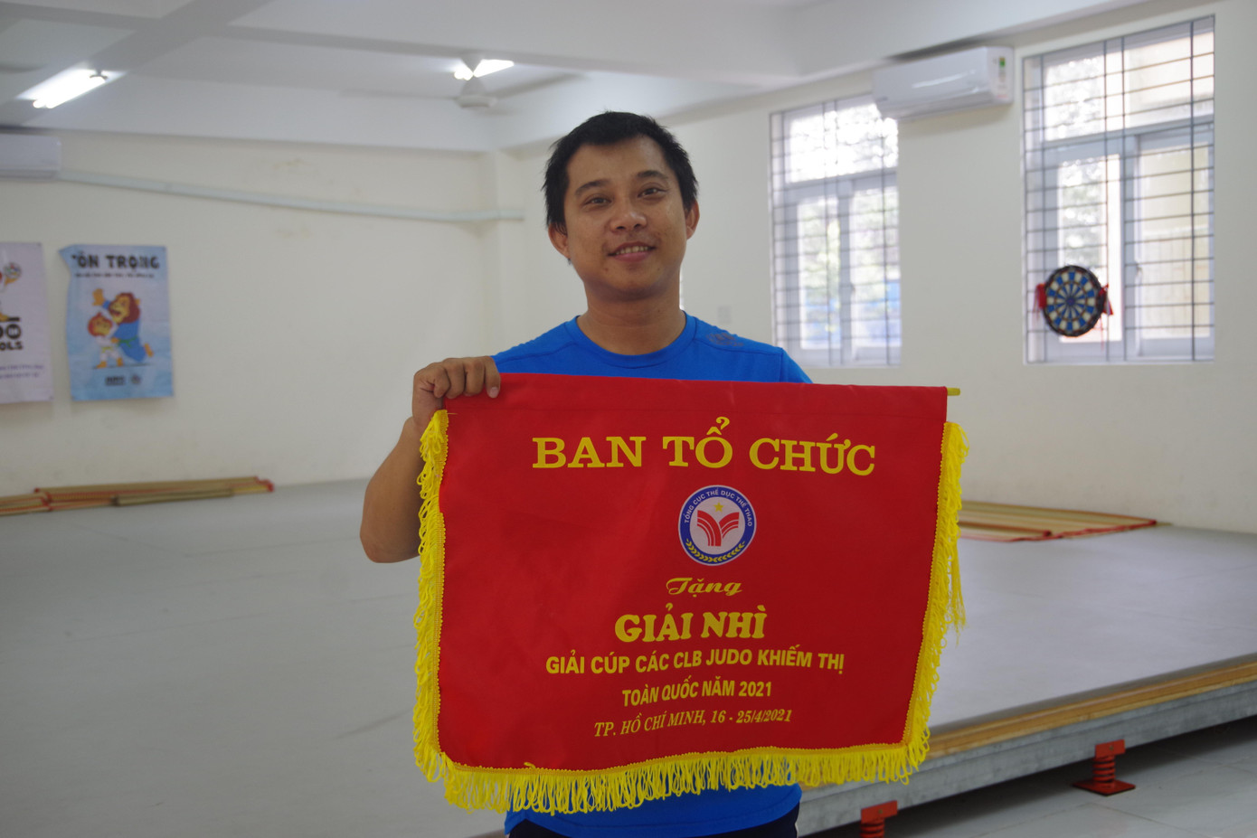 Hằng năm, thầy Sơn đều giúp trường đạt giải cao trong các cuộc thi Judo khiếm thị.