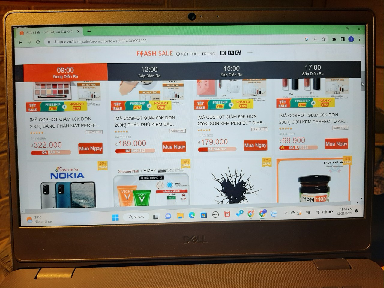 Các sàn thương mại điện tử rộn ràng ưu đãi cuối năm.