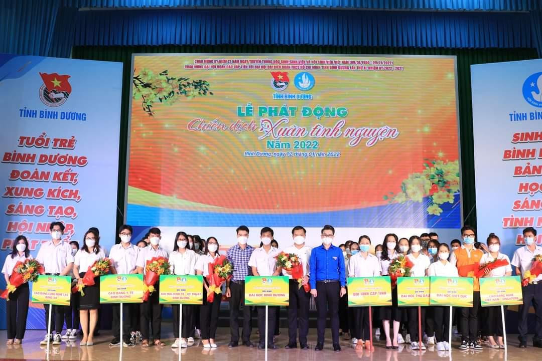 Ra mắt đội hình tham gia Chiến dịch “Xuân Tình nguyện” trong sinh viên năm 2022.