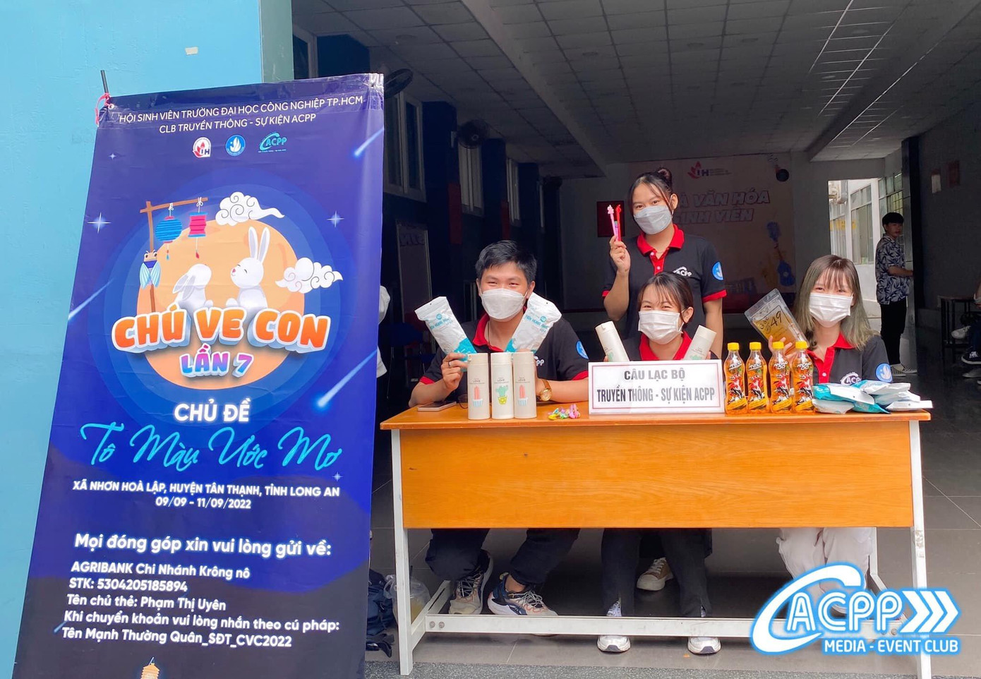 Hoạt động gây quỹ kết hợp cả phương pháp trực tuyến và trực tiếp. (Ảnh: NVCC)