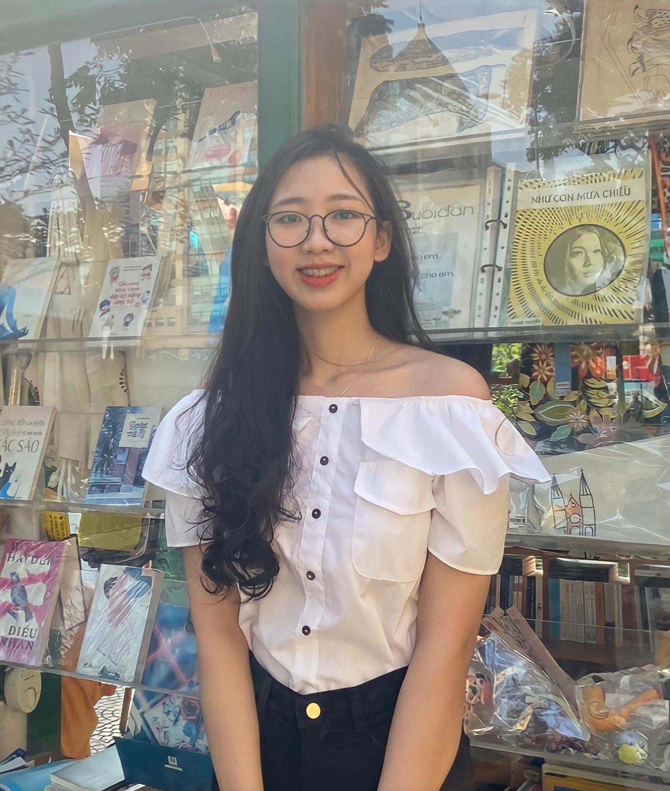 Lê Huyền Trang chia sẻ về kinh nghiệm thích nghi của mình trong năm đầu nhập học.