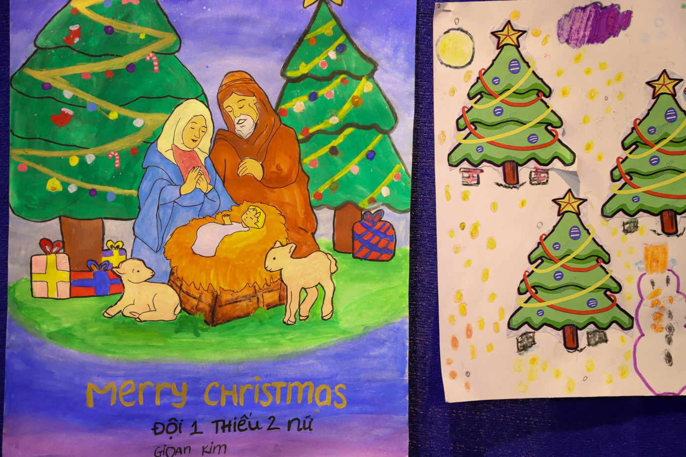 Những bức tranh vẽ tay của bạn trẻ về ngày lễ Giáng sinh được dán ở nhiều nhà thờ.