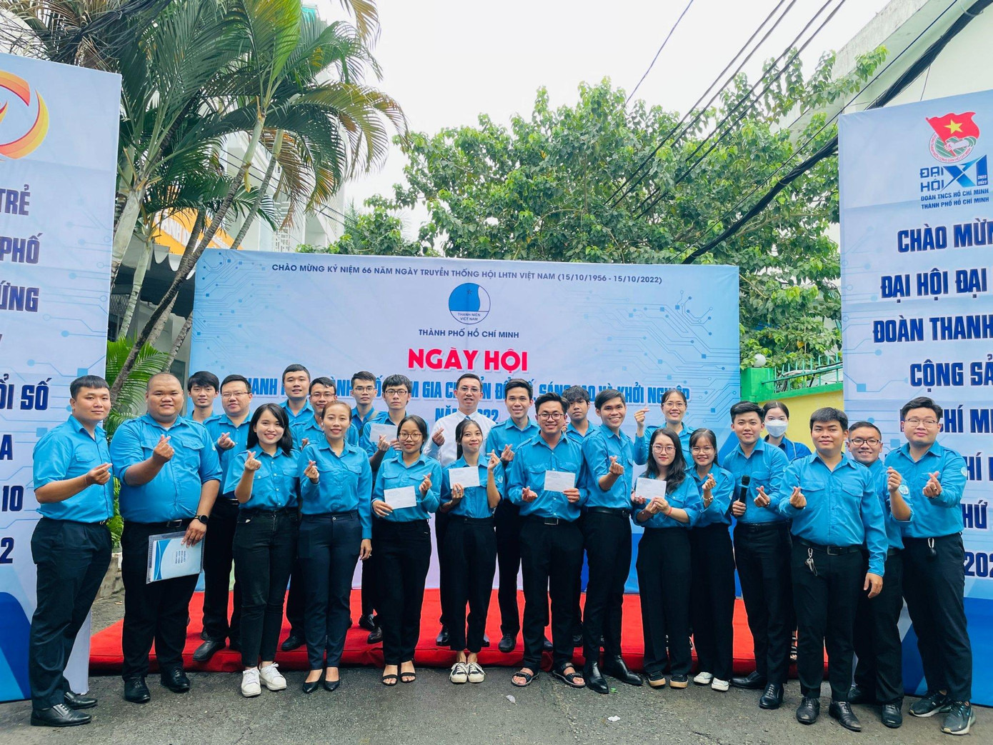 Các đội thi tranh tài tại Ngày hội. Các đội thi tranh tài tại Ngày hội.