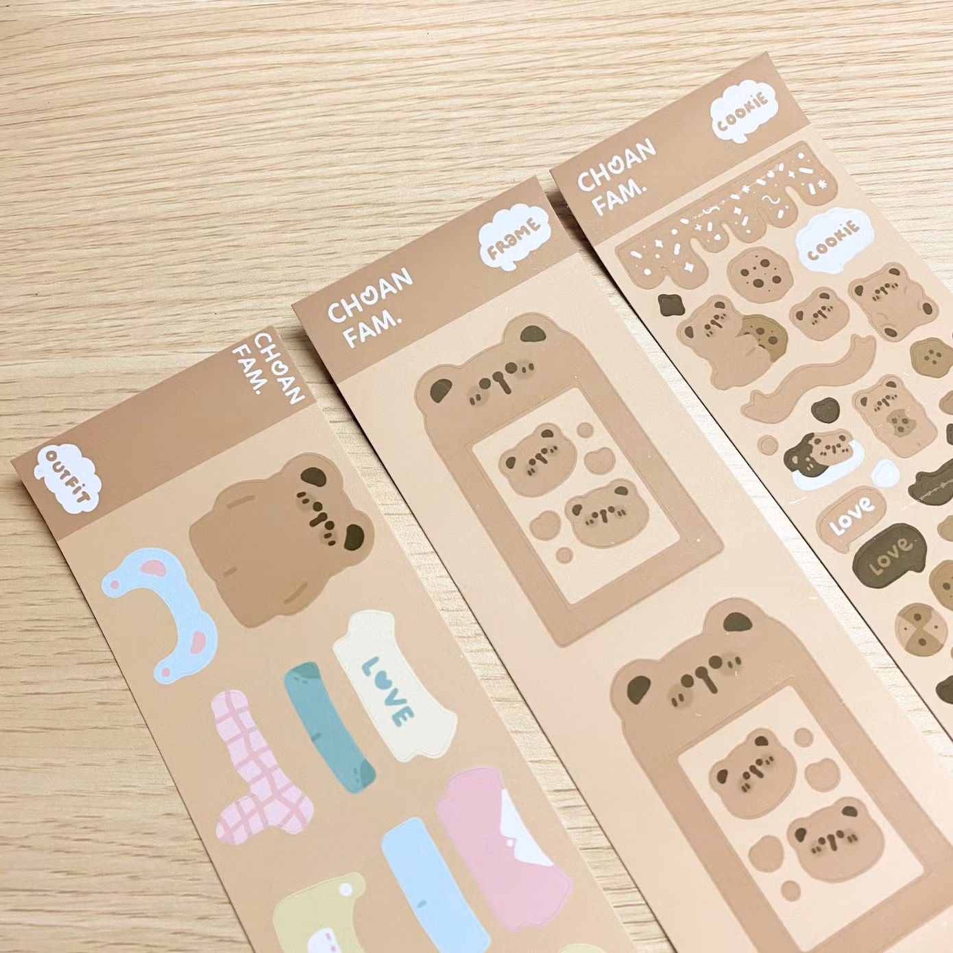 Những tấm sticker do Trang thiết kế.