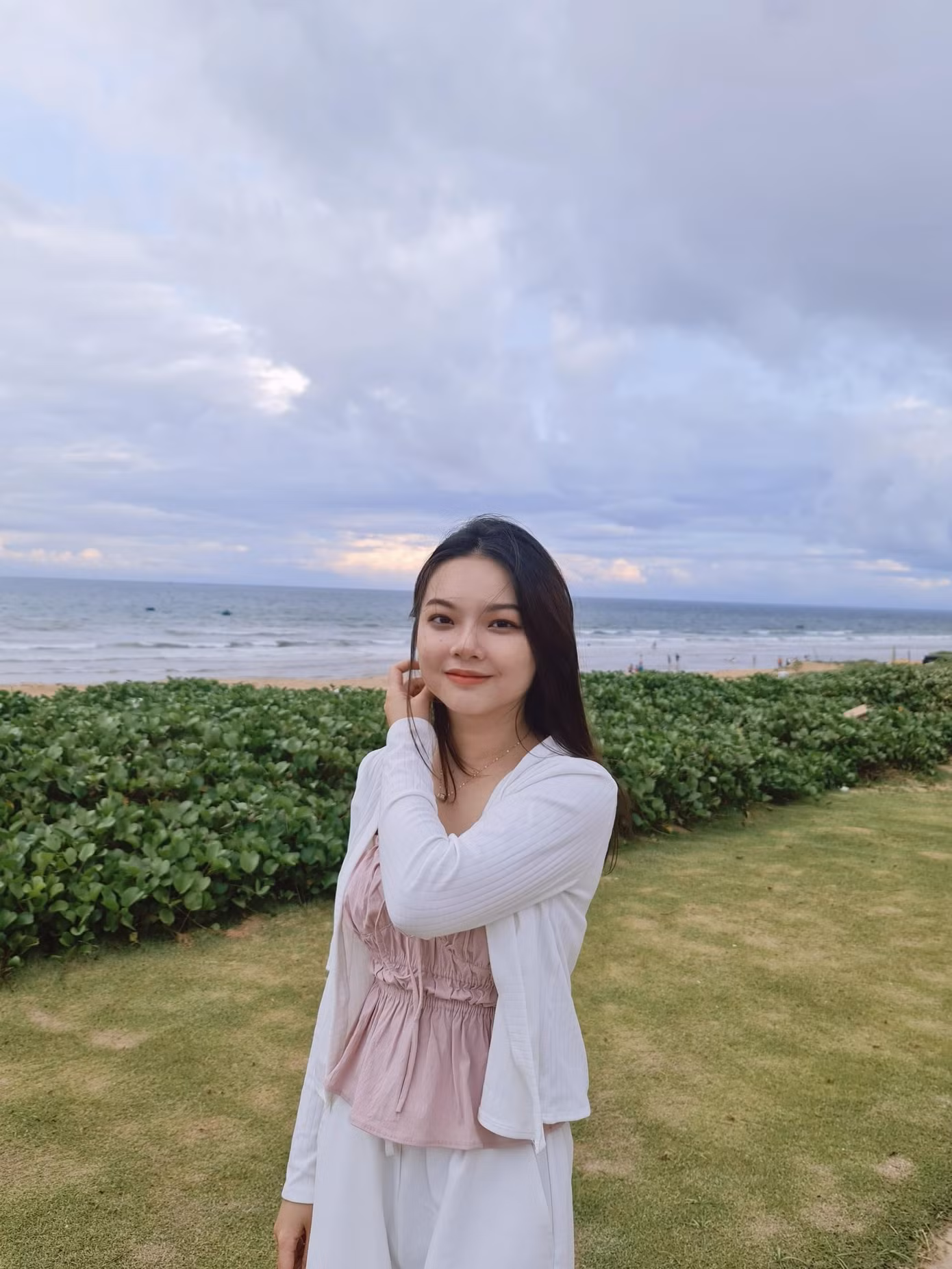 Gặp gỡ nhiều bạn sinh viên tài giỏi là điều may mắn để Dung trau dồi kiến thức.