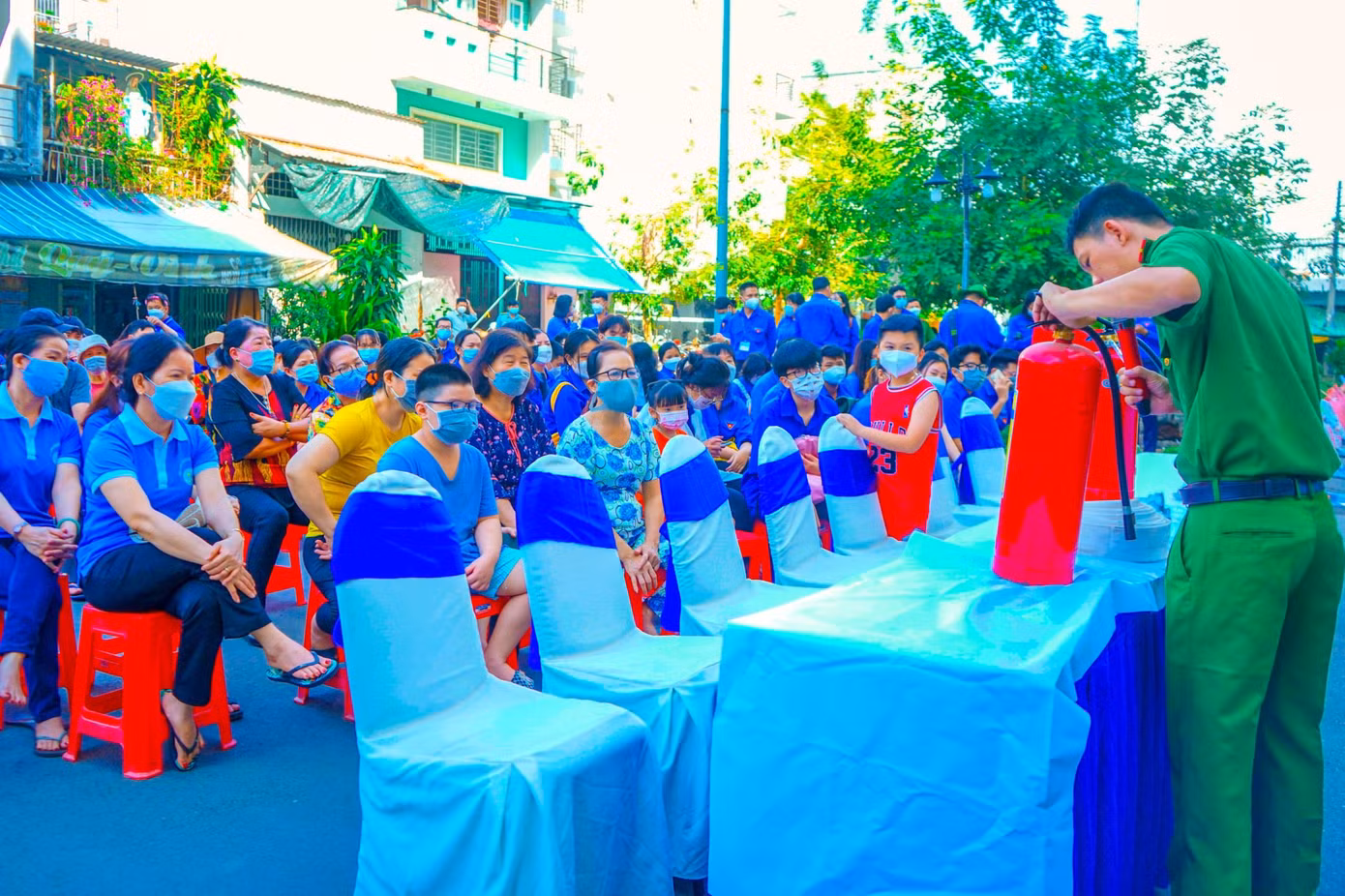 Cùng thời gian diễn ra lễ khởi động "Tháng Thanh niên tình nguyện" tại các điểm cầu ở nhiều quận huyện TP. HCM cũng đã hưởng ứng và tổ chức các hoạt động tình nguyện. Cùng thời gian diễn ra lễ khởi động "Tháng Thanh niên tình nguyện" tại các điểm cầu ở nhiều quận huyện TP. HCM cũng đã hưởng ứng và tổ chức các hoạt động tình nguyện.