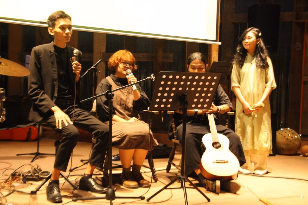 Rapper DABOTA, Châu Nhi và Nguyễn Thành Tâm trình diễn bài ca giàu đẹp của tiếng Việt.