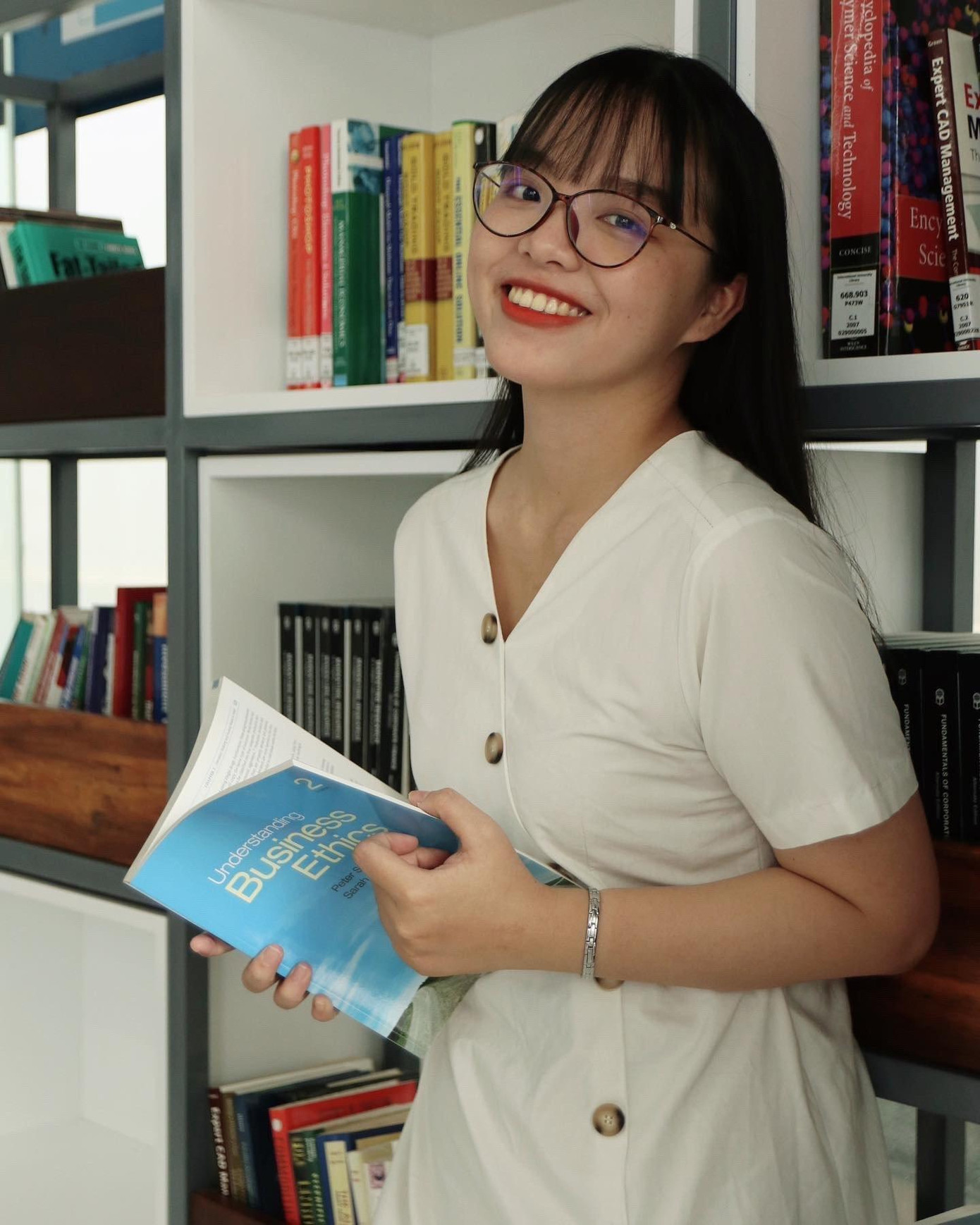 Ngoài lĩnh vực liên quan đến kinh tế và Marketing, Thảo Uyên còn có đam mê với việc viết lách. (Ảnh: NVCC)