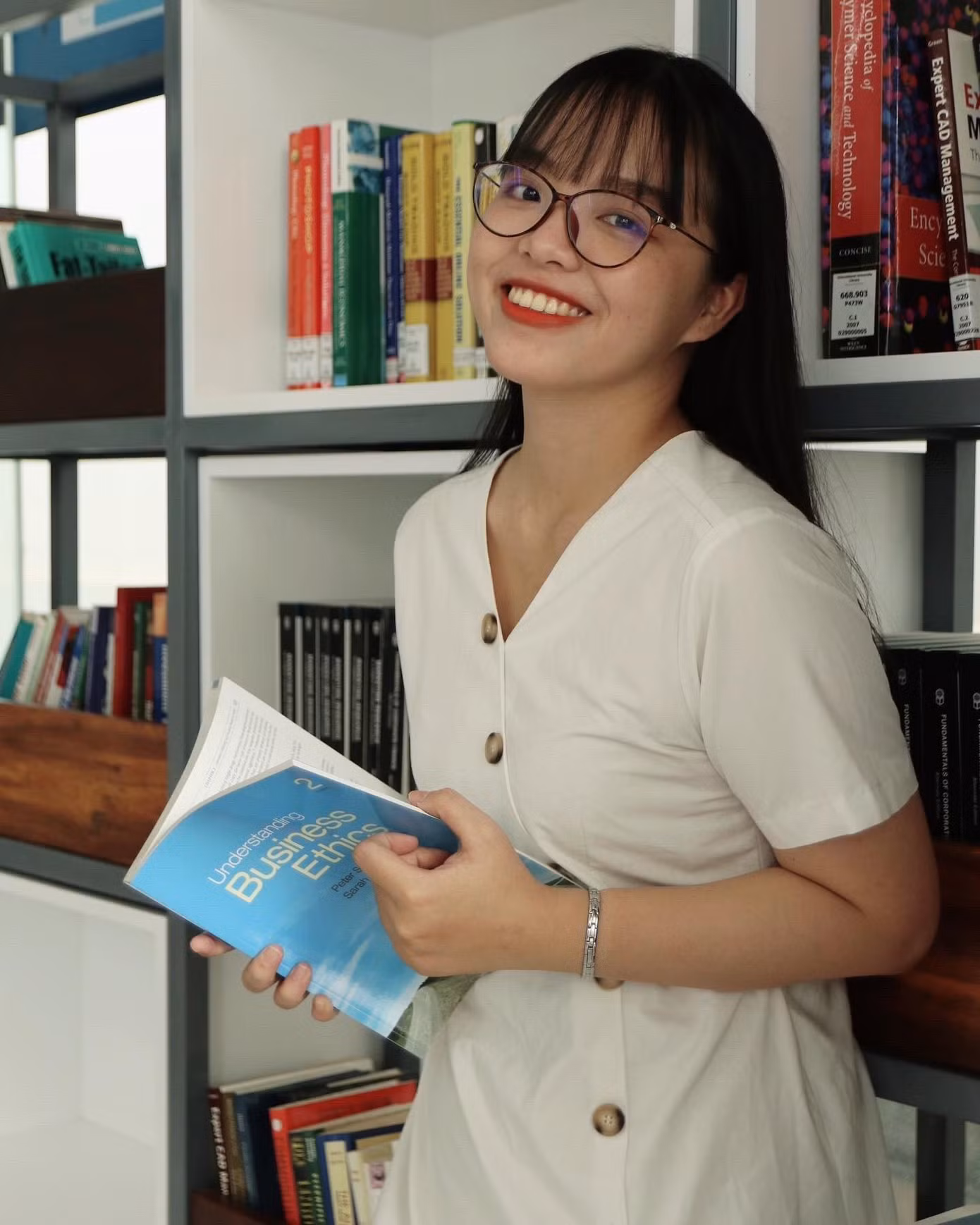 Ngoài lĩnh vực liên quan đến kinh tế và Marketing, Thảo Uyên còn có đam mê với việc viết lách. (Ảnh: NVCC)