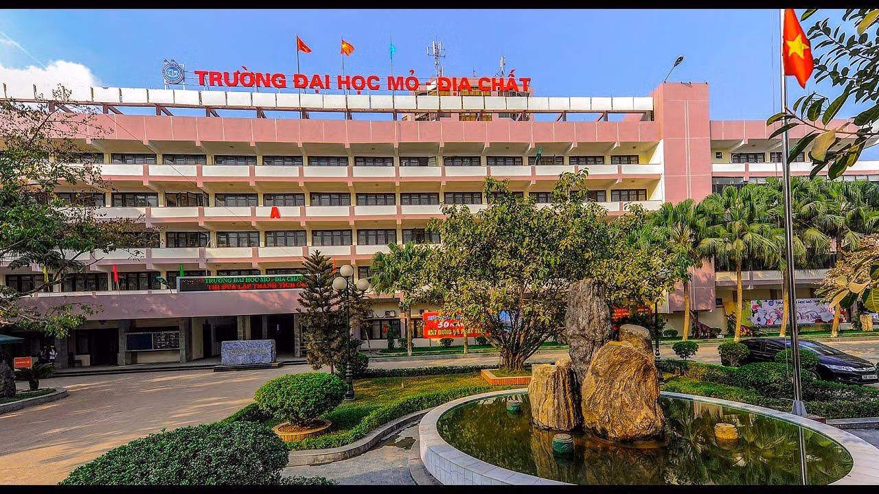 Ngày 21/2, trường ĐH Mỏ - Địa chất đã thông tin cho sinh viên tiếp tục học online đến khi có thông báo mới.
