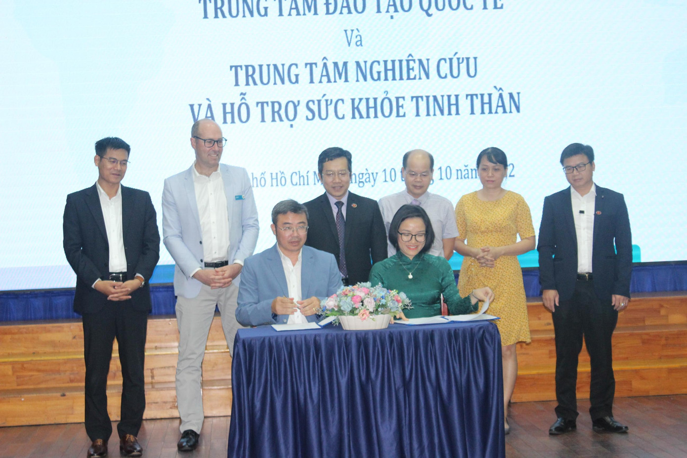 Trong buổi Lễ khai giảng, Trung tâm Đào tạo Quốc tế và Trung tâm Nghiên cứu và Hỗ trợ sức khỏe tinh thần đã ký kết hợp tác nhằm thực hiện các chương trình chia sẻ, tư vấn tâm lý cho sinh viên trong suốt quá trình học tập, đào tạo các khóa cấp chứng chỉ chuẩn quốc tế. Ngoài ra, Trung tâm Đào tạo Quốc tế còn trao nhiều suất học bổng, vinh danh những sinh viên thủ khoa đầu vào có thành tích cao.